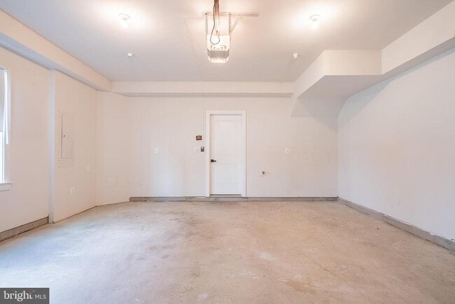 Building Photo - 13001 Hattontown Square
