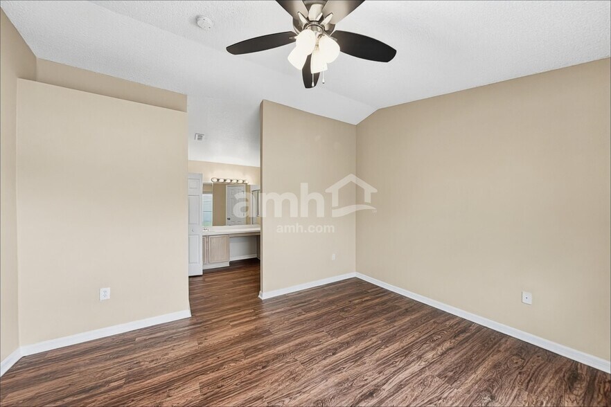 Building Photo - 2423 Hybrid Dr