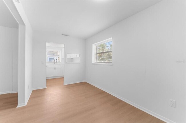 Building Photo - 125 8th Ave NE