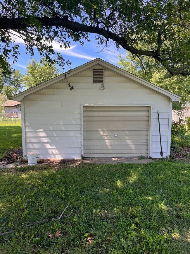 Building Photo - Very Nice 3 Bedroom home in great location!