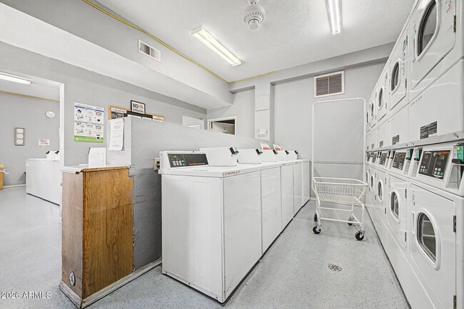 Building Photo - 1440 N Idaho Rd