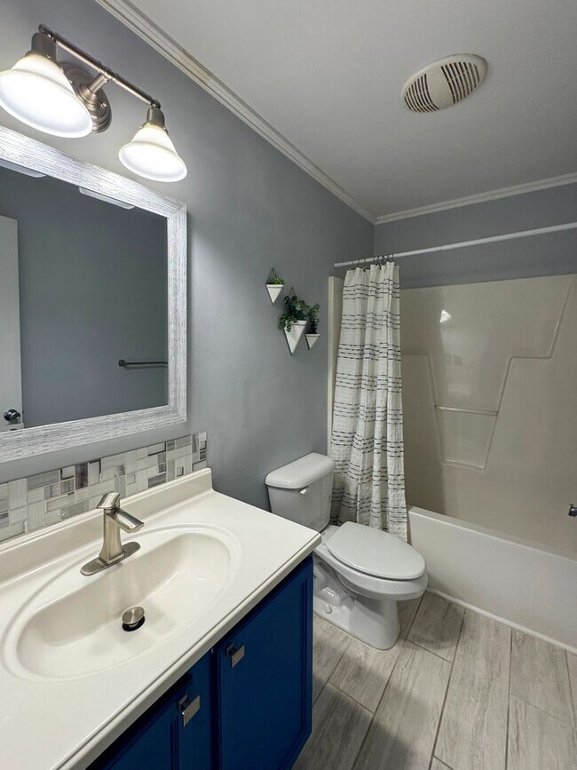 Building Photo - Charming 3 Bed 2 Bath Home with Bonus Room