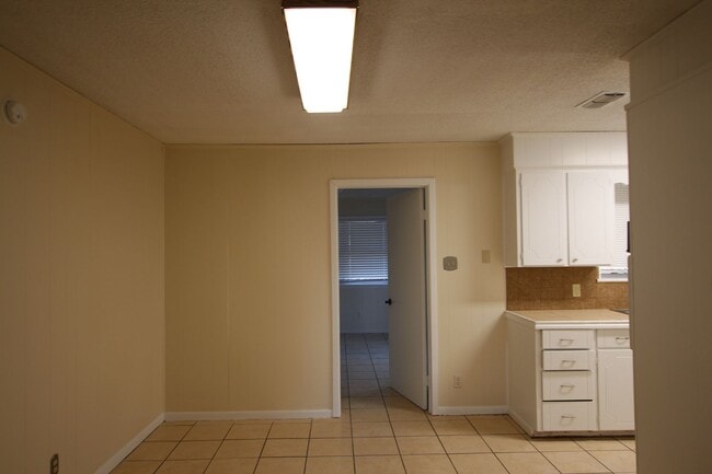 Building Photo - Spacious 3-Bedroom Home in South Tyler – A...
