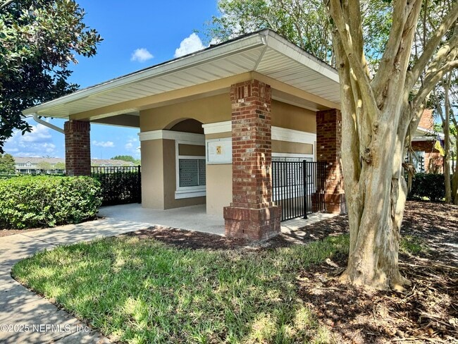 Building Photo - 6918 Roundleaf Dr