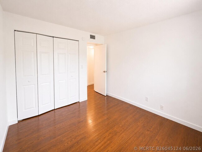 Building Photo - 5728-5728 Blueberry Ct