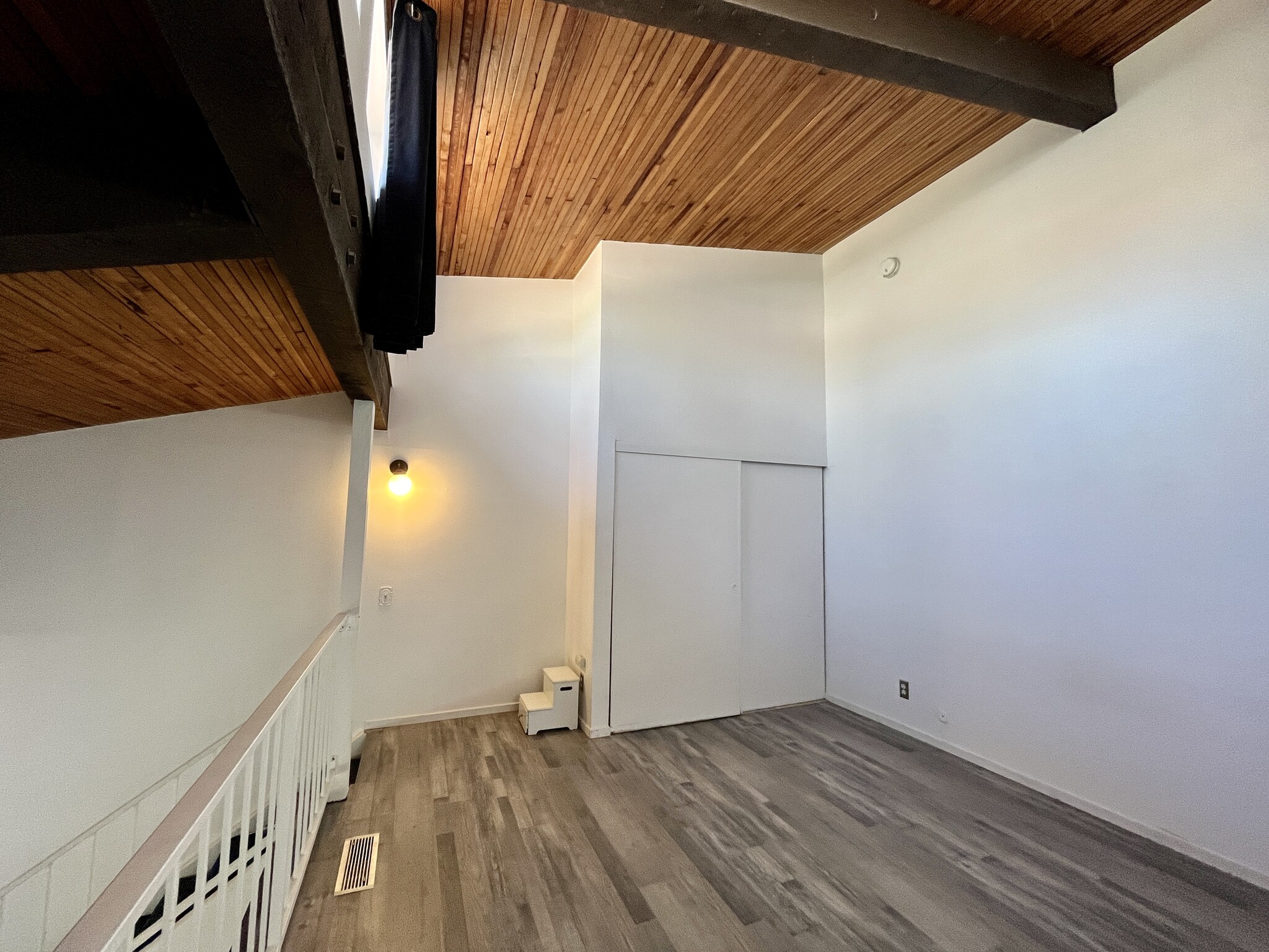 Building Photo - 5460 White Oak Ave