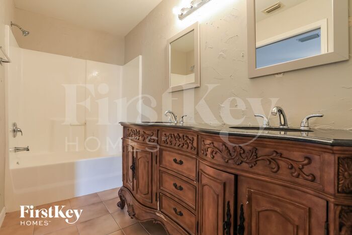 Building Photo - 2957 Wenona Dr