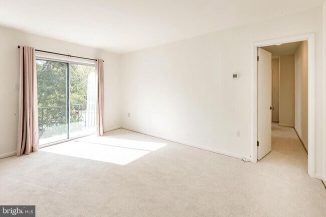 Building Photo - 10650 Weymouth St