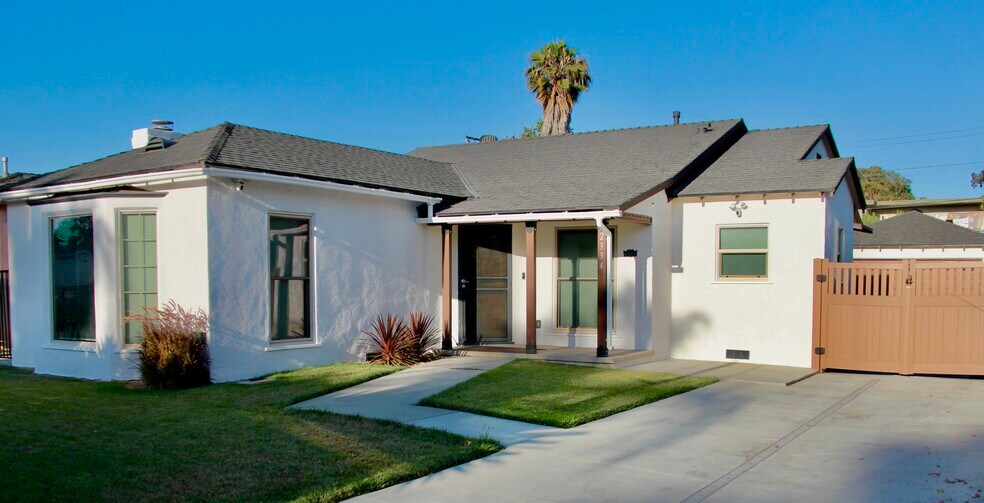 Building Photo - 2334 S Garth Ave