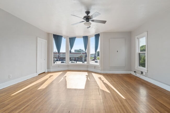 Building Photo - 2020 1/2 College Street