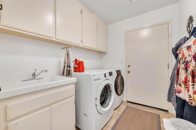 Building Photo - 5050 Golden Nugget Way