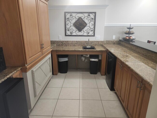 Building Photo - 533 NE 3rd Ave