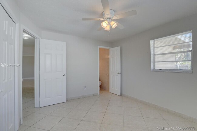 Building Photo - 4961 SW 17th St