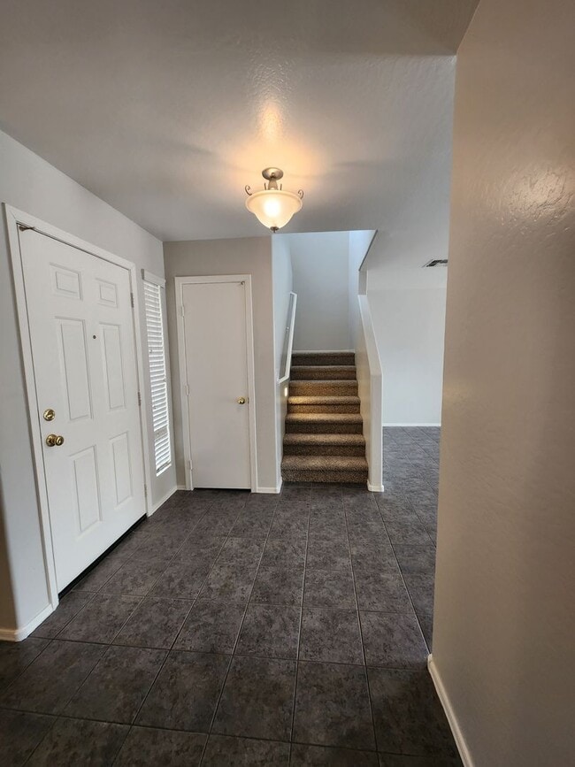 Building Photo - Promotion!  4 Bed 2.5 Bath Home with Split...