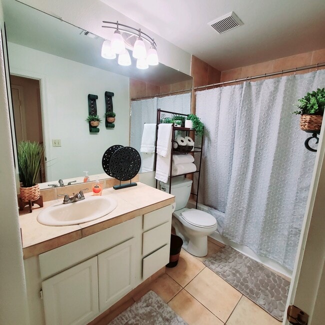 Building Photo - 11375 E Sahuaro Dr