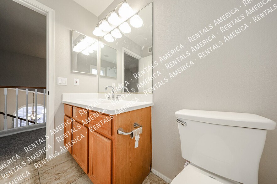 Building Photo - 1210 W Kelly Ln