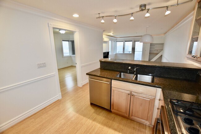 Building Photo - Capitol Hill 2 Bedroom w/ Incredible Views!