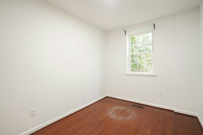 Building Photo - 619 Florida Ave NW