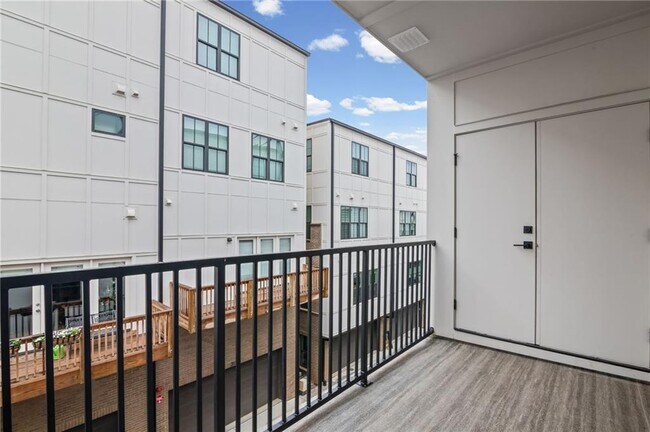 Building Photo - 201 New St