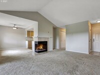 Building Photo - Sunny 2bdrm/2bath Condo in South Beaverton...