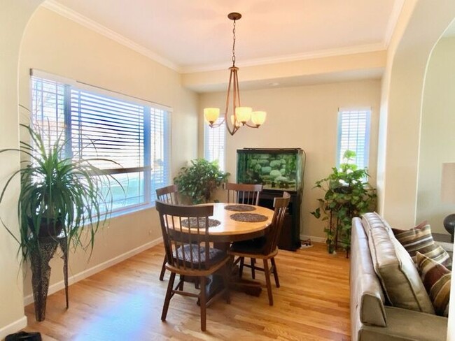 Primary Photo - Beautiful Townhome with 2 Car Garage in Fo...