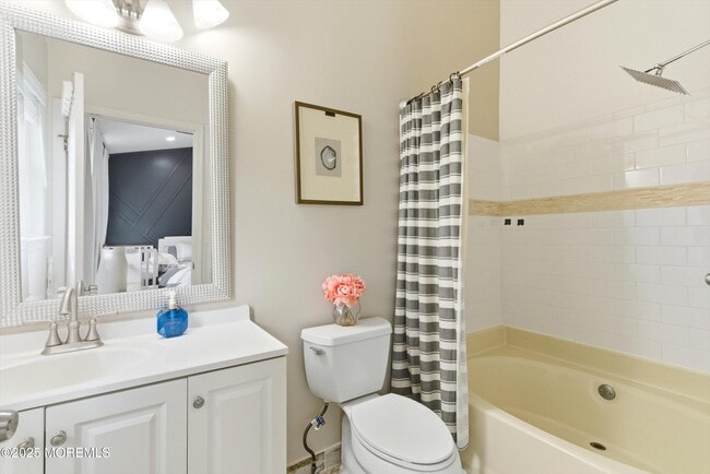 Building Photo - 19 Horseshoe Ct