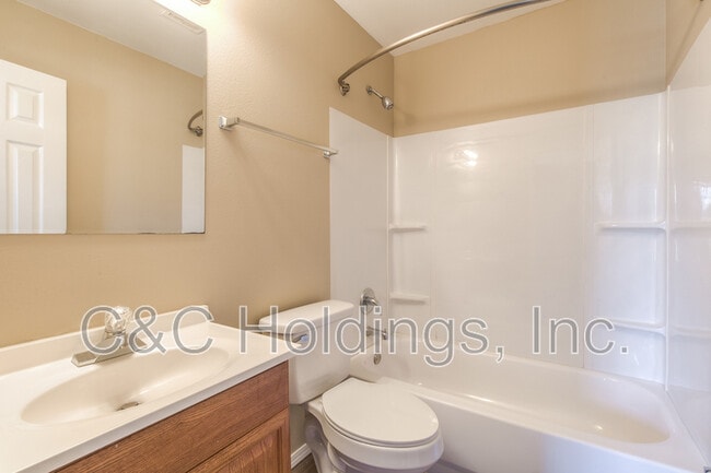 Building Photo - 914 Rockwood Ave