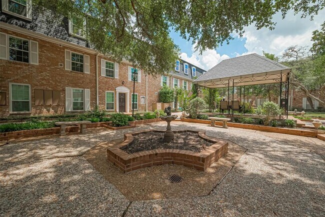 Building Photo - 359 N Post Oak Ln