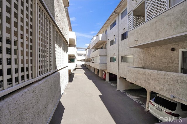 Building Photo - 5412 Lindley Ave