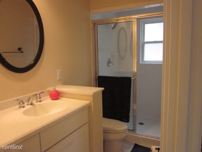 Building Photo - 3670 Ashworth Dr