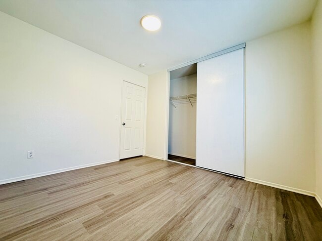 Building Photo - 44608 Avenida Linda