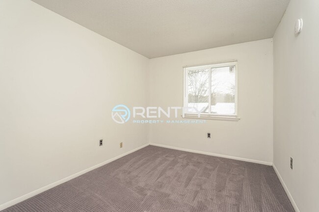 Building Photo - 2205 Sunderland Rd