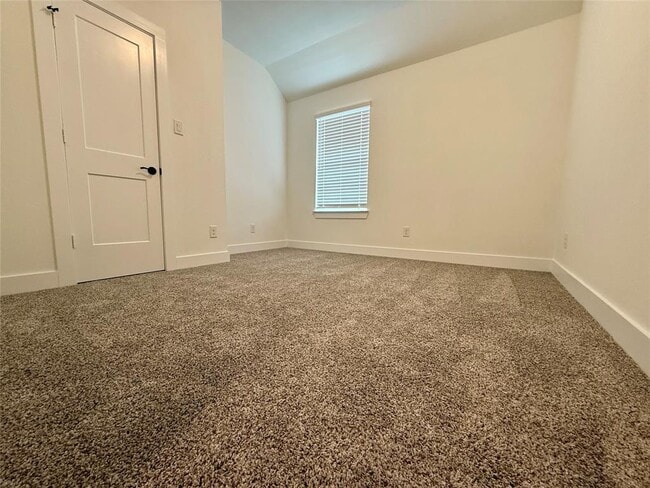 Building Photo - 31015 Myers Hvn Ln