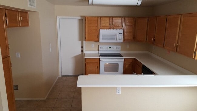 Building Photo - 3122 N 115th Ln