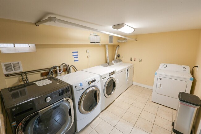 Building Photo - 369 Savin Hill Ave