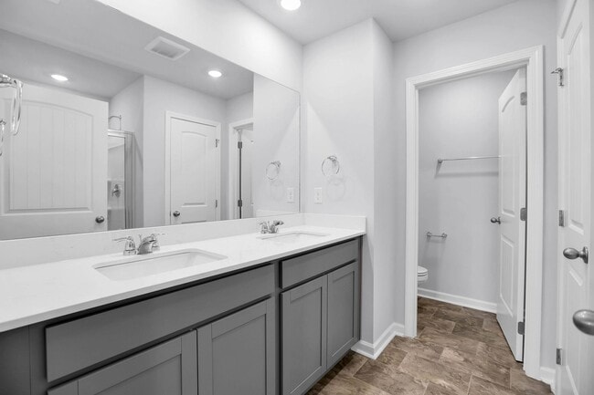 Building Photo - 719 Ashbrook Dr