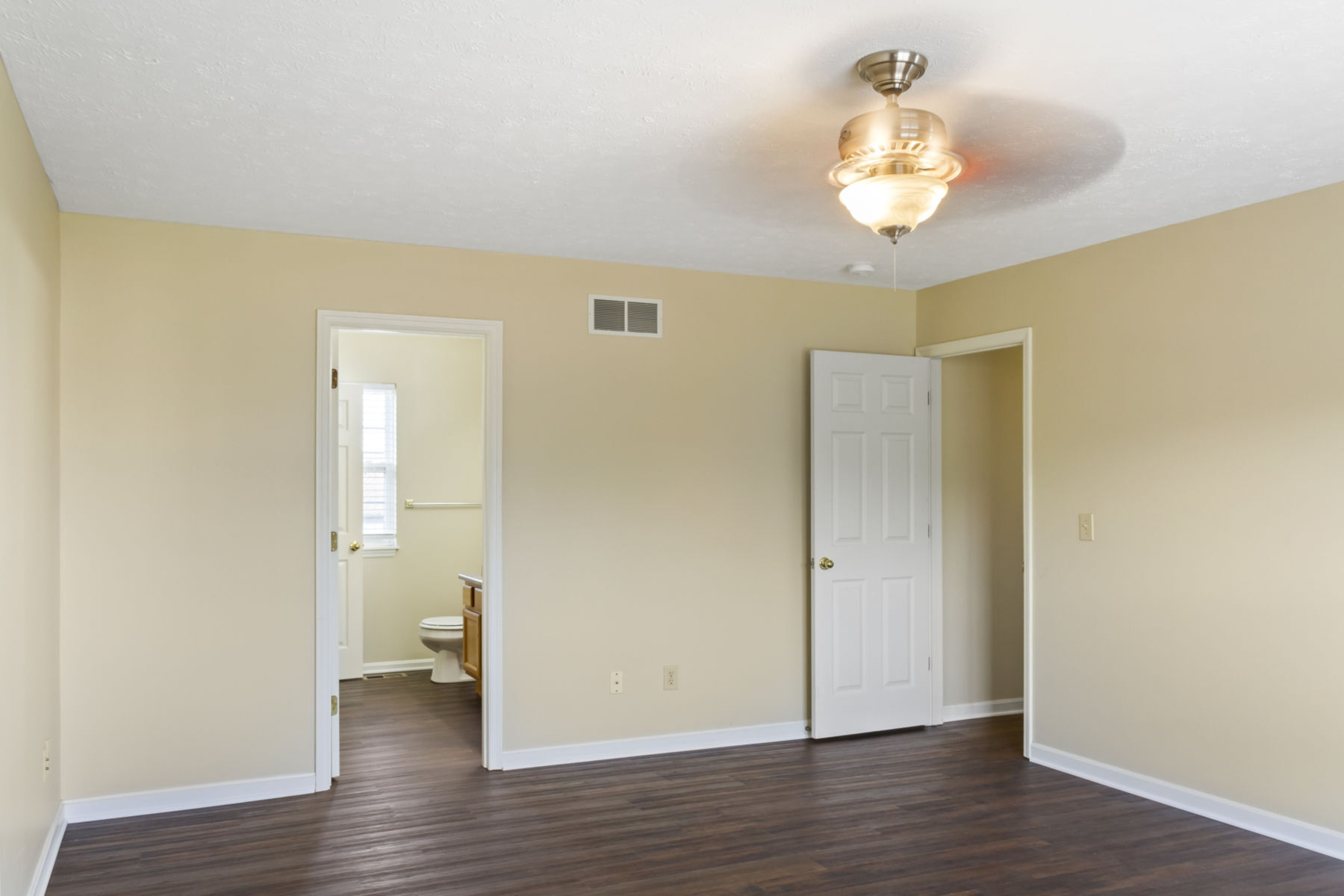 Building Photo - 130 Fawn Dr