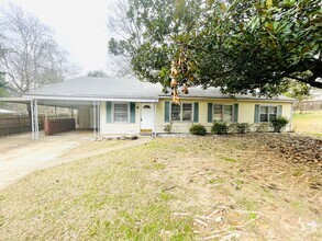 Building Photo - **4 Bed 2 Bath located off the Perry Hill ...