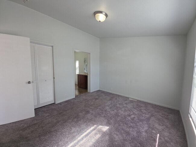 Building Photo - 560 Canal St