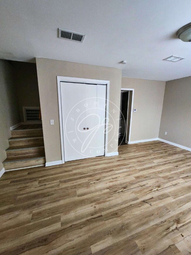 Building Photo - Already section 8 approved and ready for move in!