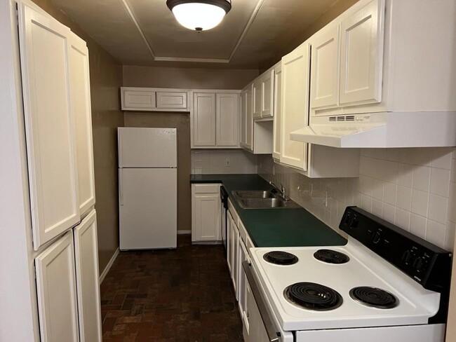 Building Photo - 814.5 East Dr