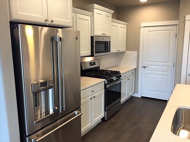 Building Photo - Spacious 3 Bed/2.5 Bath Single Family Home in Leehaven