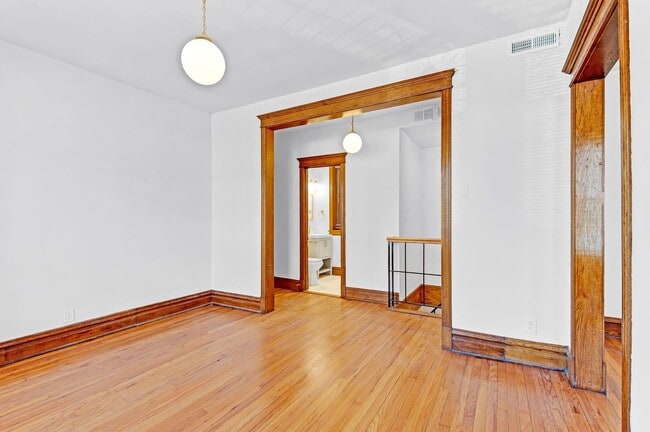 Building Photo - 3806 N Greenview Ave