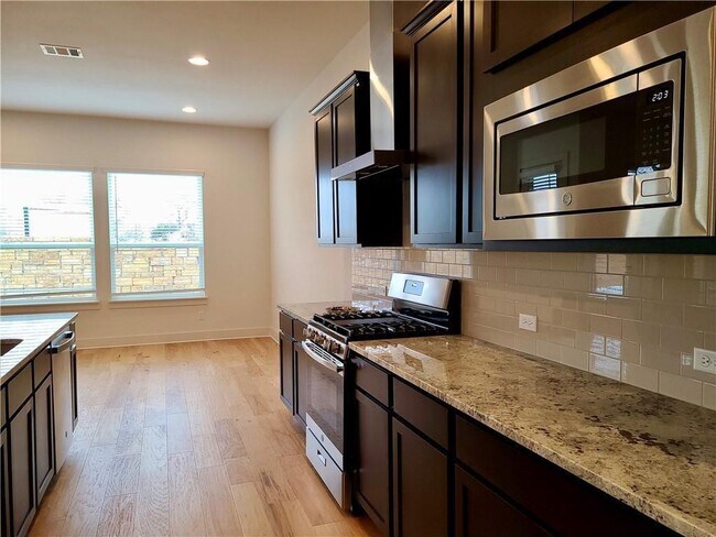 Building Photo - 1265 Summerbrooke Cir