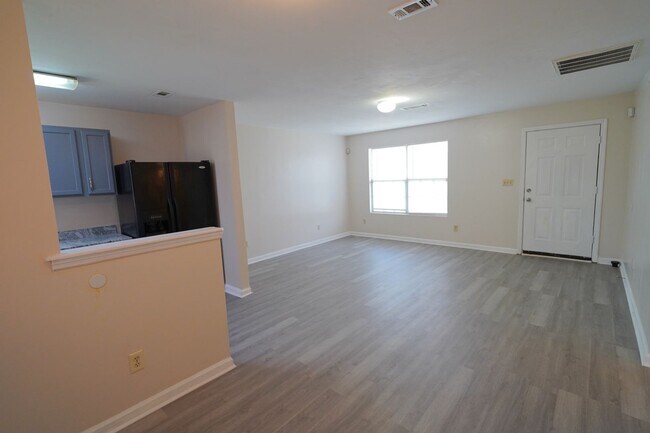 Building Photo - 3178 N Ridge Rd