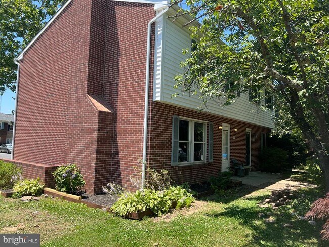 Building Photo - 314 Franklin St