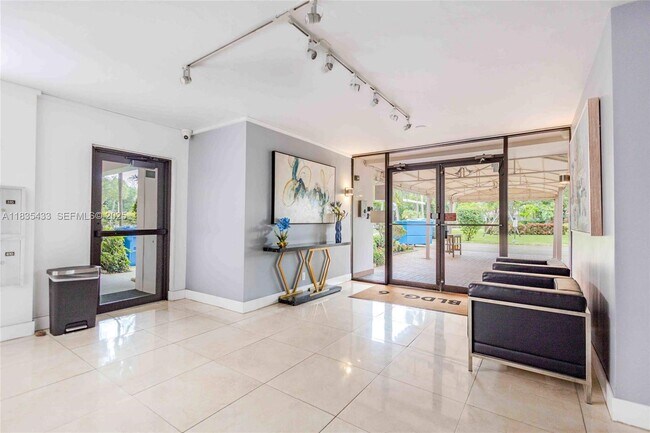 Building Photo - 2751 N Palm Aire Dr