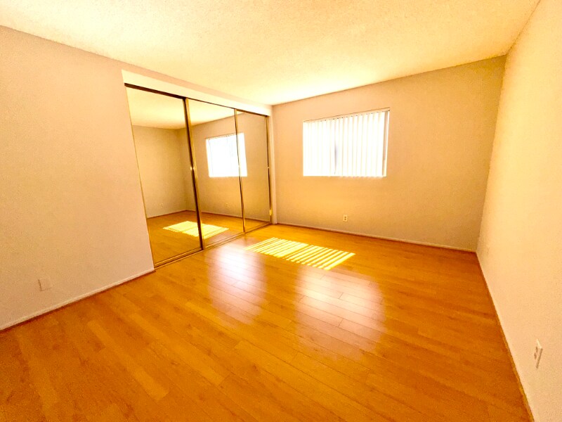 Building Photo - 430 E San Jose Ave