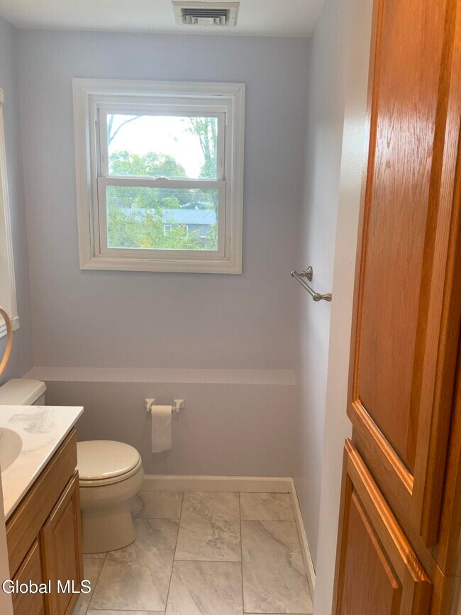 Building Photo - 160 Jackson St