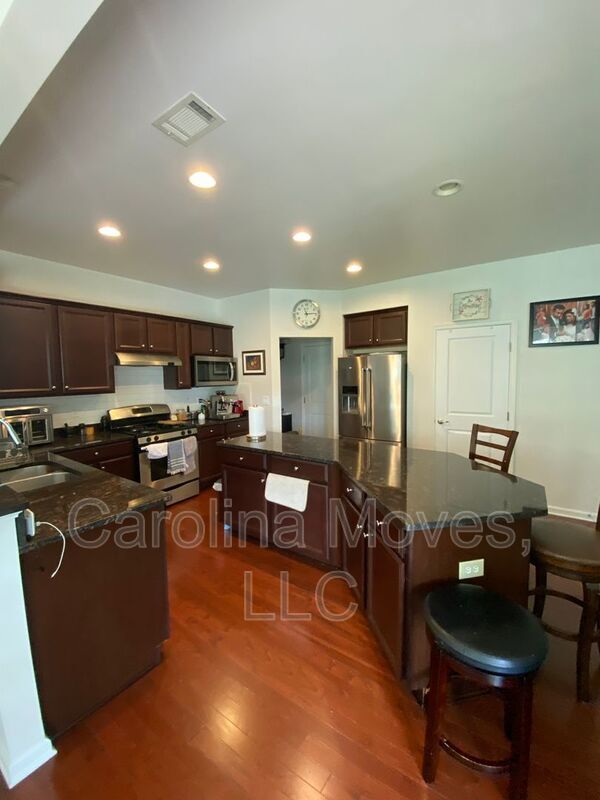 Building Photo - 204 Barbours Lane